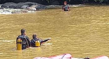 Pai morre ao entrar em rio para tentar salvar filho que também morreu afogado